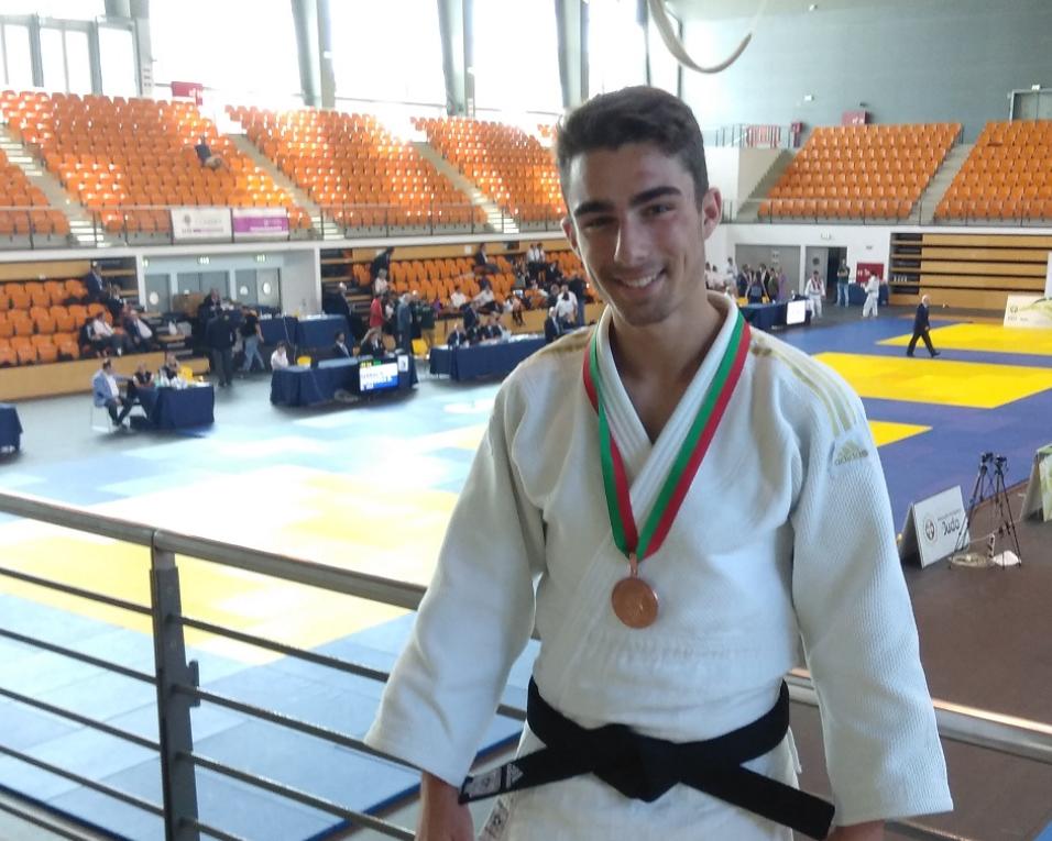 Atleta da AAUAv garante medalha em prova internacional de judo.