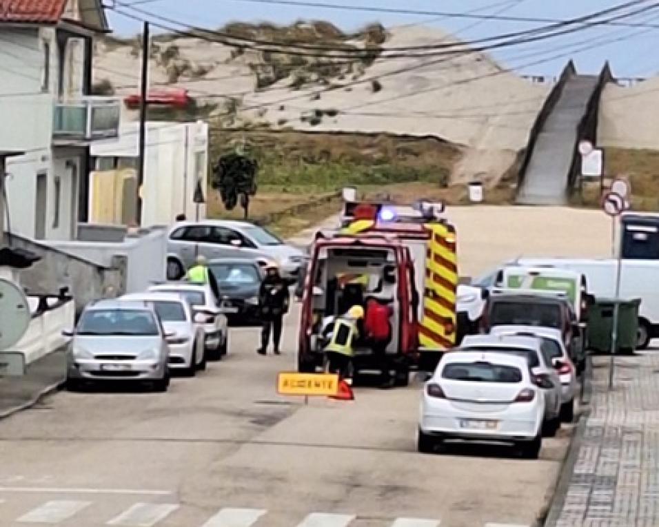 colisao dentre carrinha e bicicleta eletrica