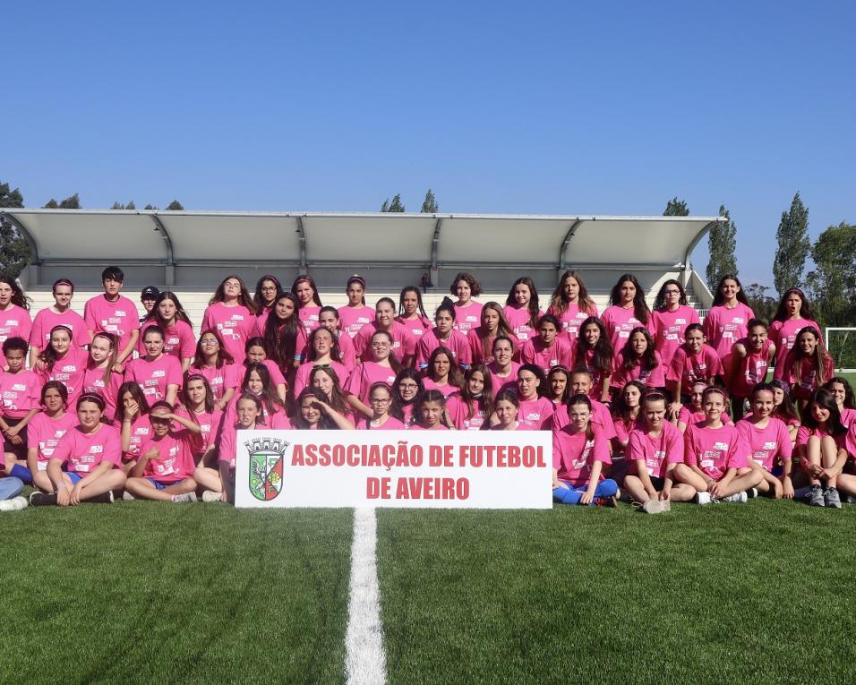 Festa do Futebol Feminino em Aveiro reúne centenas de jovens.