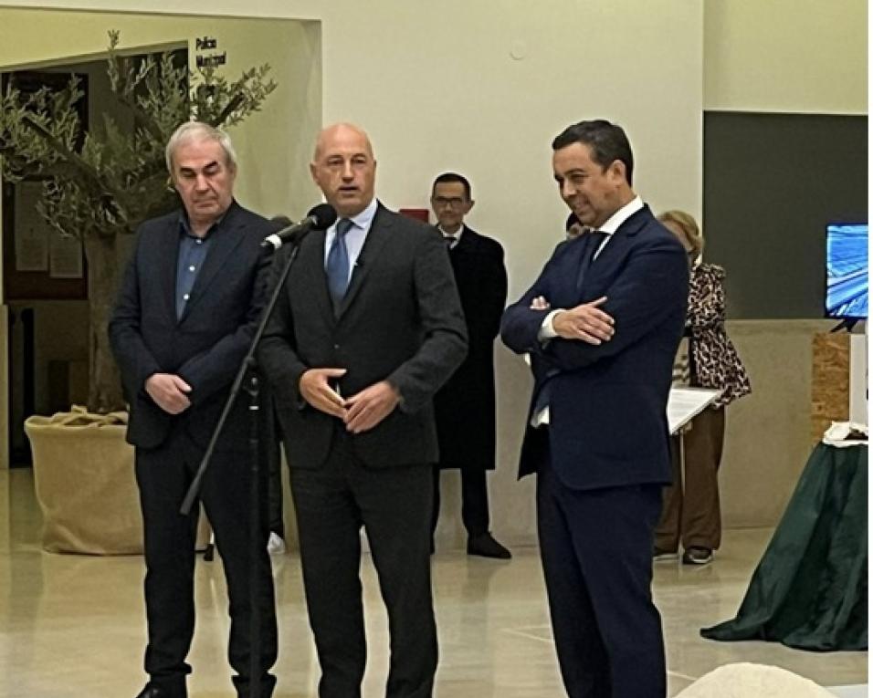 agrovouga no parque de feiras