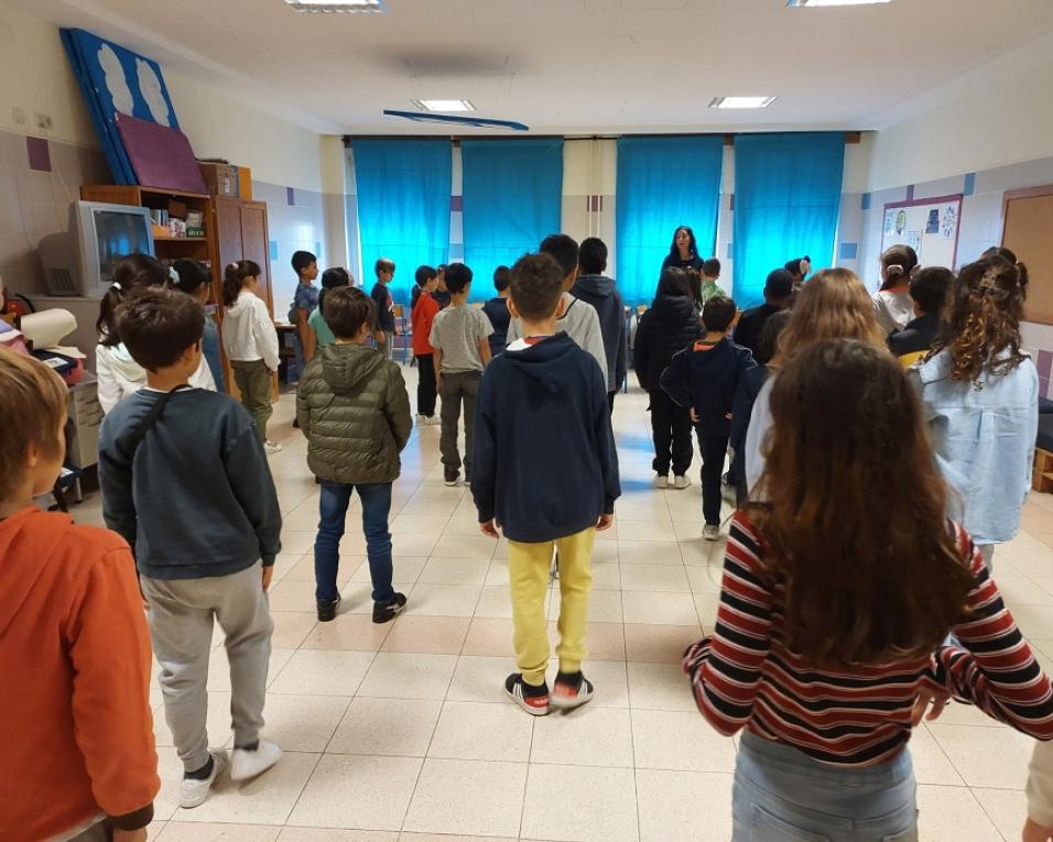 Alunos de Albergaria exercitam mente para aumentar bem-estar. Alunos de Albergaria exercitam mente para aumentar bem-estar.