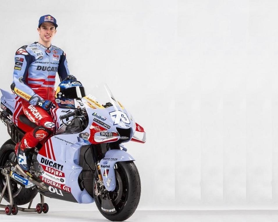 Aveiro: Alex Marquez estaciona a moto Ducati do Moto GP na Oli.