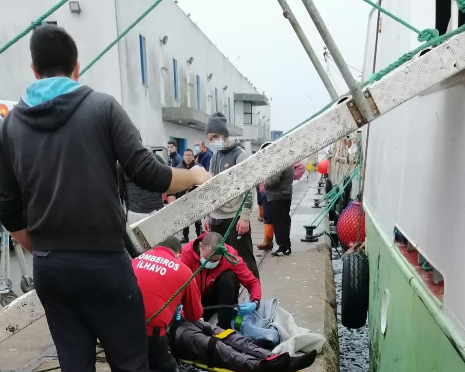 Gafanha da Nazaré: Homem resgatado depois de queda à água à saída de embarcação na lota.