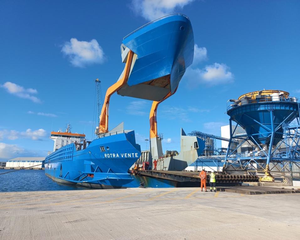 Porto de Aveiro recebeu primeira escala de navio desenhado para transporte de turbinas eólicas.