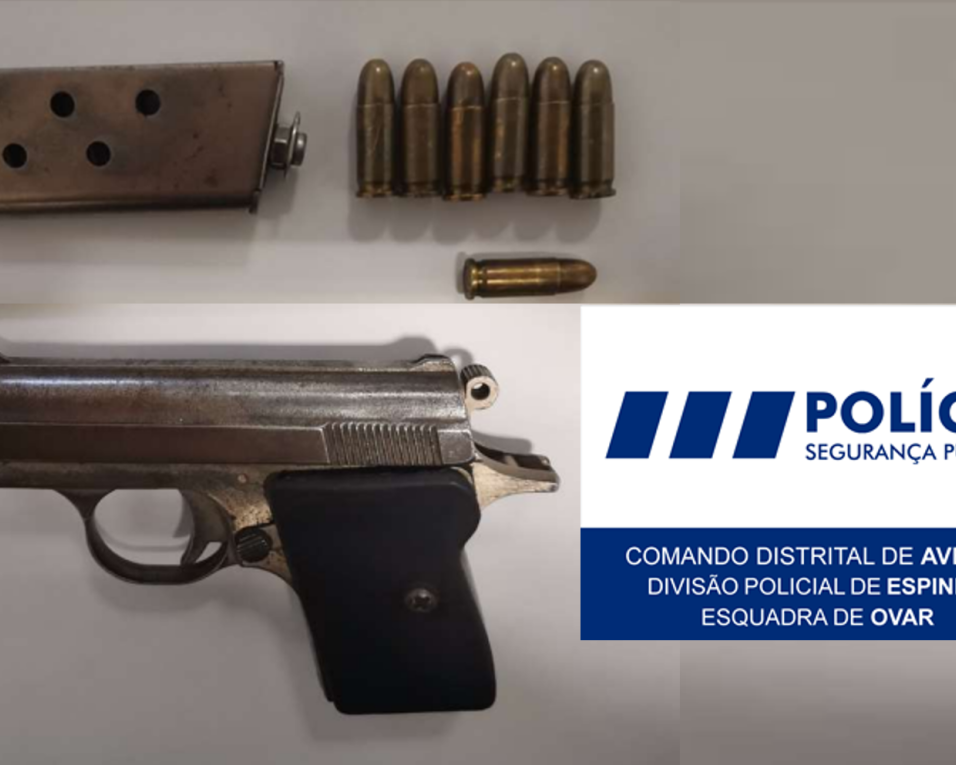 PSP apreende arma de fogo, navalha, munições e chicote.