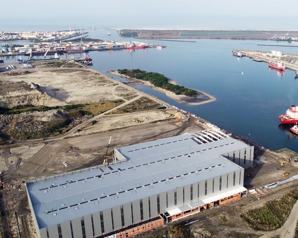 Retirada de areias do Porto de Aveiro já está em curso.