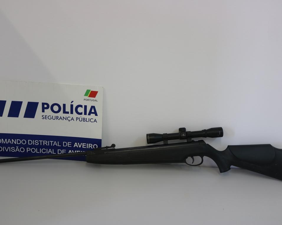 Aveiro: Suspeito de violência doméstica proibido de se aproximar da vítima. PSP reporta fim de semana agitado com 2 polícias agredidos.