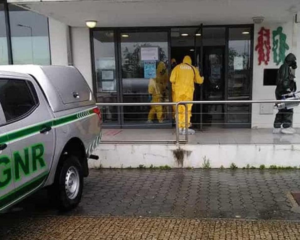 GNR de Ovar levou bens de primeira necessidade a família infetada por Covid-19. GNR de Ovar levou bens de primeira necessidade a família infetada por Covid-19.