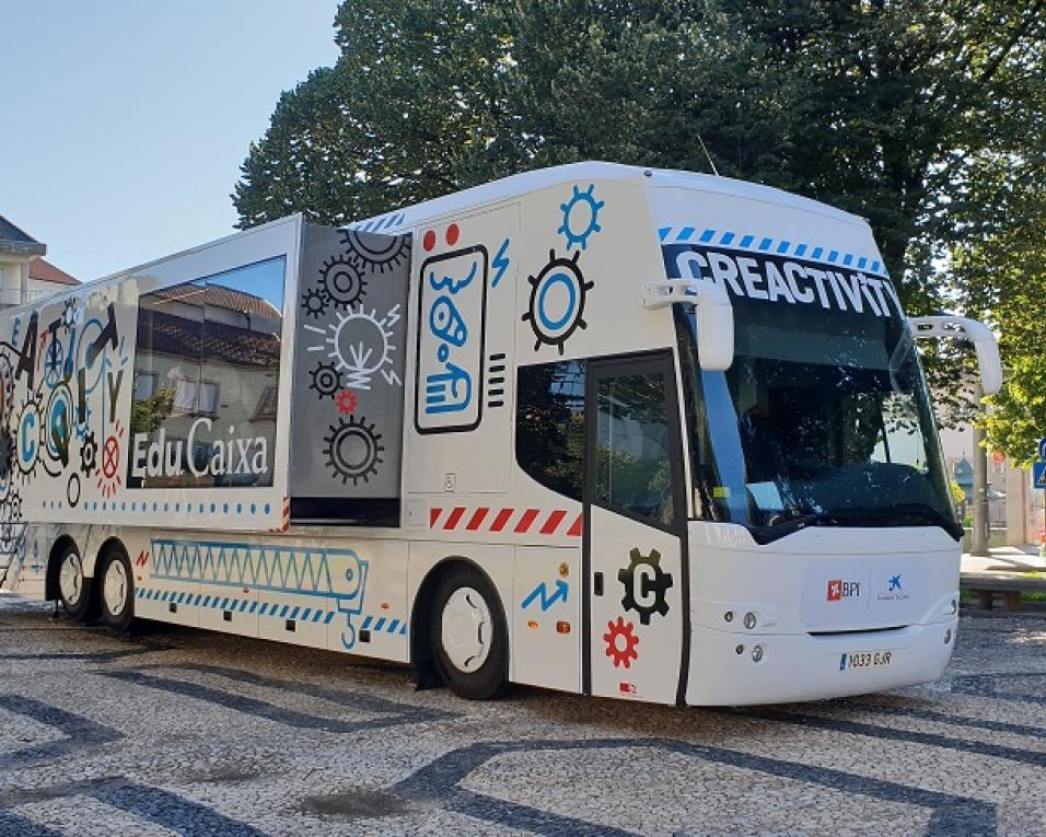 Autocarro da criatividade estaciona em Águeda.