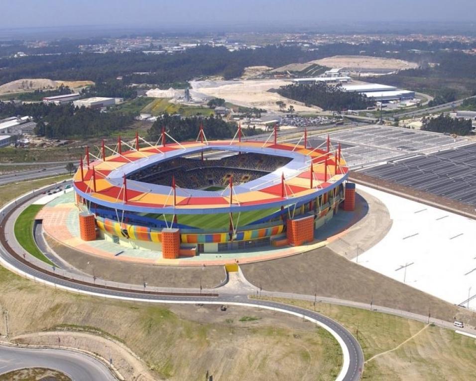 Aveiro: Complexo desportivo junto ao estádio e rua da Pega a concurso.