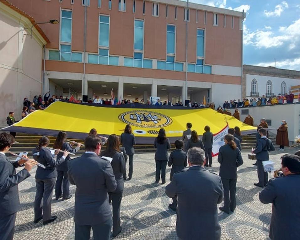 Beira-Mar abre centenário à cidade com bandeira gigante.