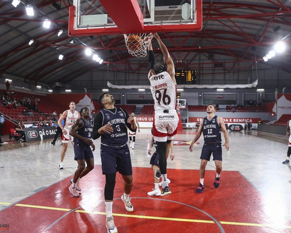 Liga de Basquetebol: Benfica vence Oliveirense e está a uma vitória da Final.