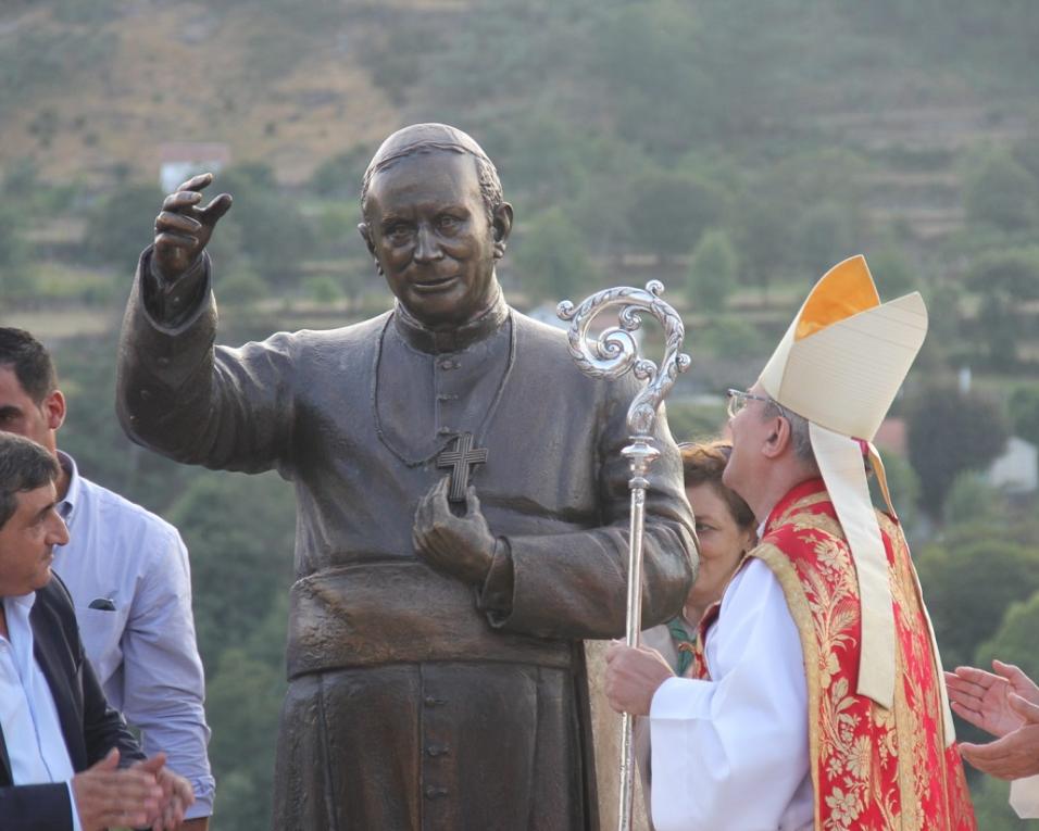 Aveiro na homenagem póstuma de Cinfães a D. António Francisco Santos.