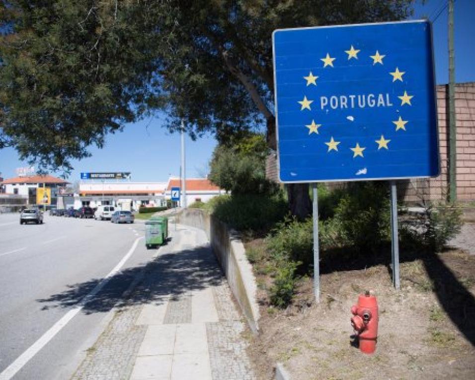 Portugal e Espanha controlam fronteiras e limitam viagens de turismo.