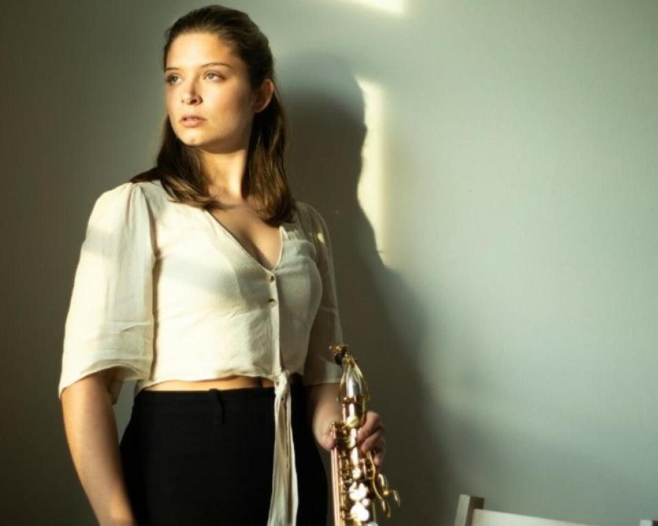 Carla Costeira, saxofonista da Região de Aveiro, foi selecionada para residência artística do projeto CreArt 3.0 em Veneza.