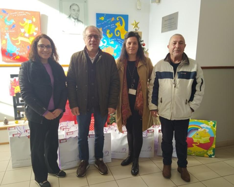 Anadia: Autarquia entrega lembranças na Casa da Criança em Sangalhos.