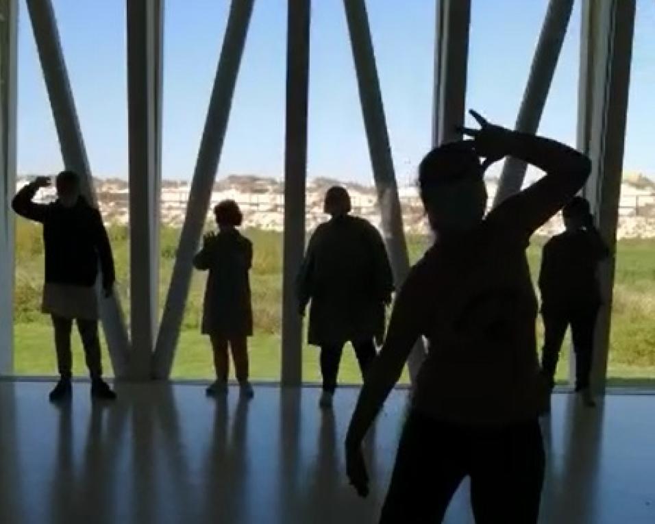 Grupo de expressão corporal e dramática do CASCI prepara projeto de dança artística.