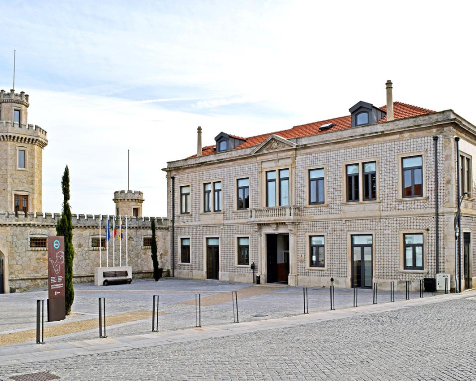 Biblioteca de Albergaria assinala o 10º aniversário com poesia, contos e programação.