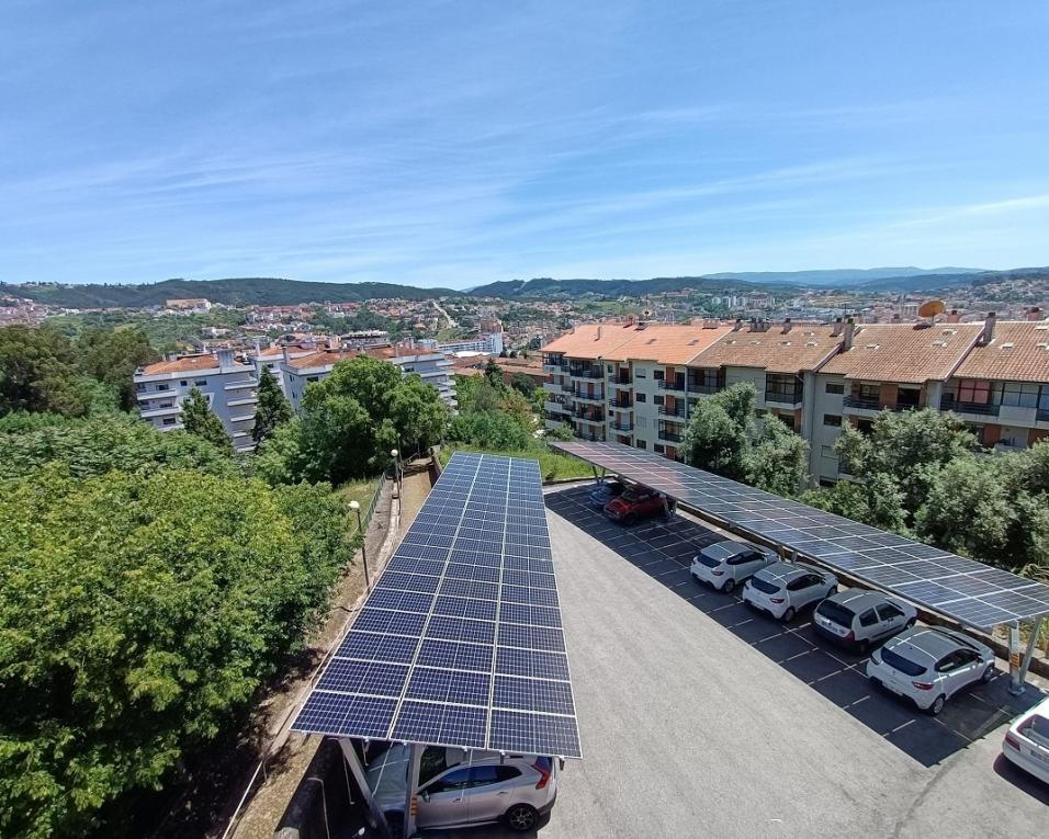 CCDRC dá o exemplo com instalação de painéis fotovoltaicos.