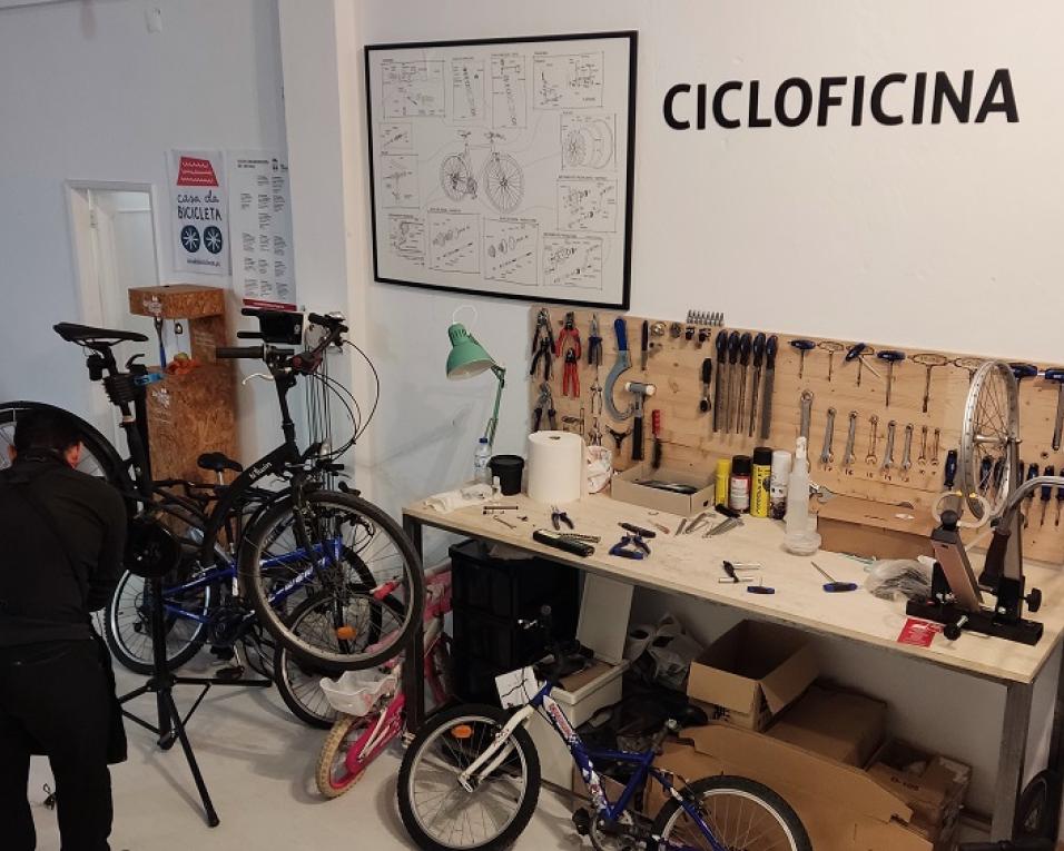 Ciclaveiro promove evento para crianças e oficina para cuidar das bicicletas para adultos.