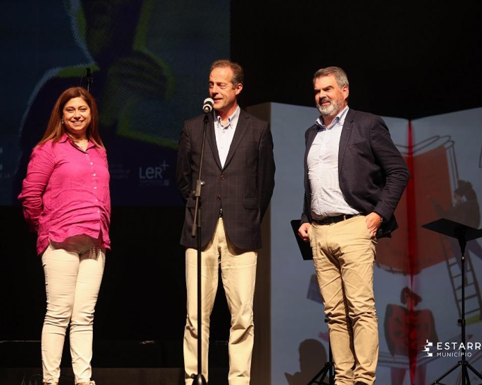 Apurados finalistas de concurso de leitura.