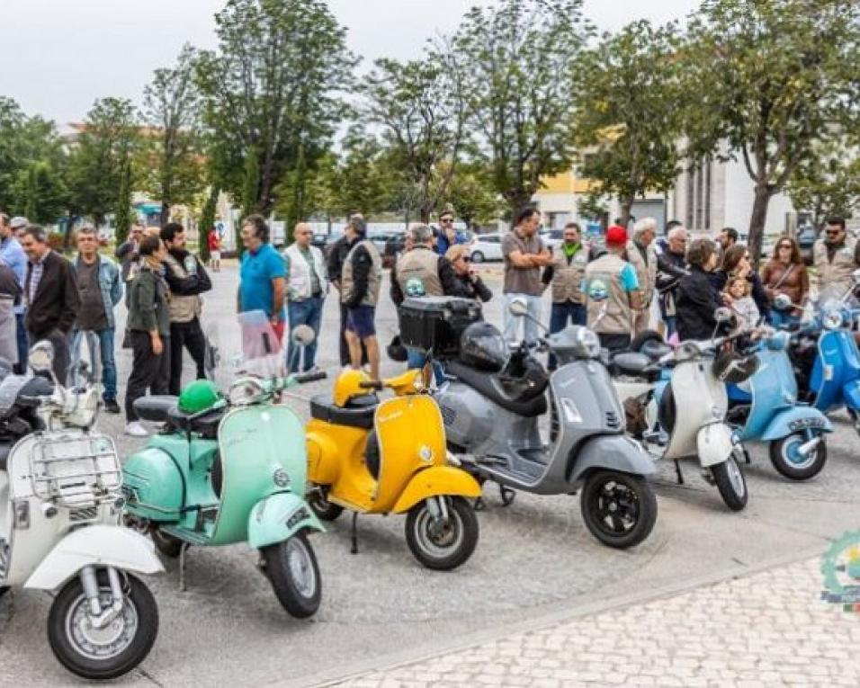 Moliceiro Vespa Clube em roteiro pelas praias.
