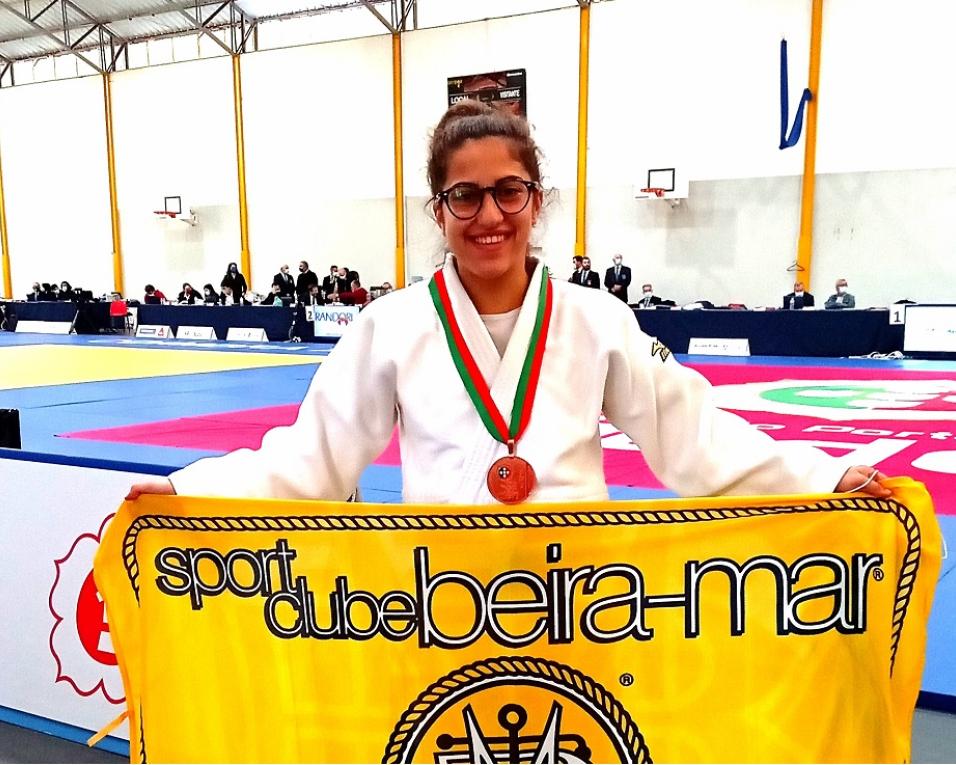 Judo: Constança Alves conquista medalhas em nacionais de juniores e seniores.