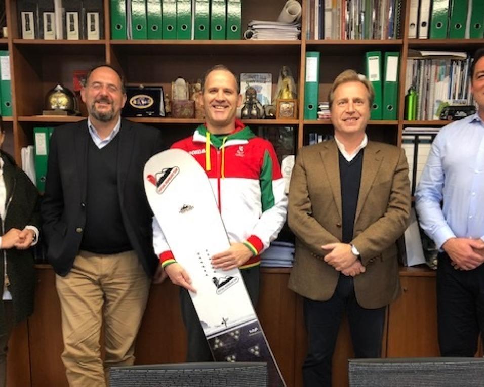 Município de Albergaria-a-Velha apoia atleta paralímpico de snowboard adaptado.