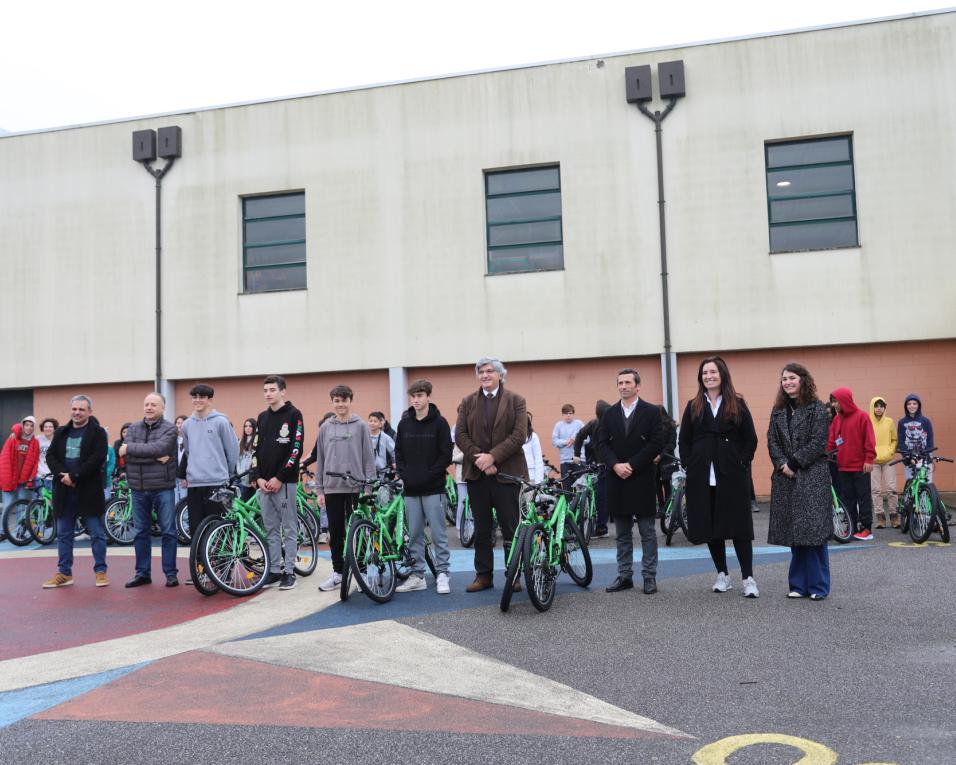 Entrega de 500 bicicletas a alunos do Concelho de Oliveira de Azeméis.