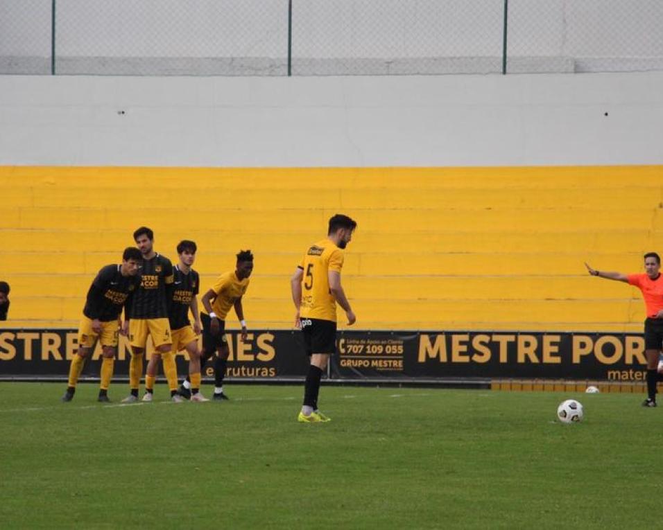 Campeonato de Portugal: Beira-Mar derrotado em Lourosa (2-1).