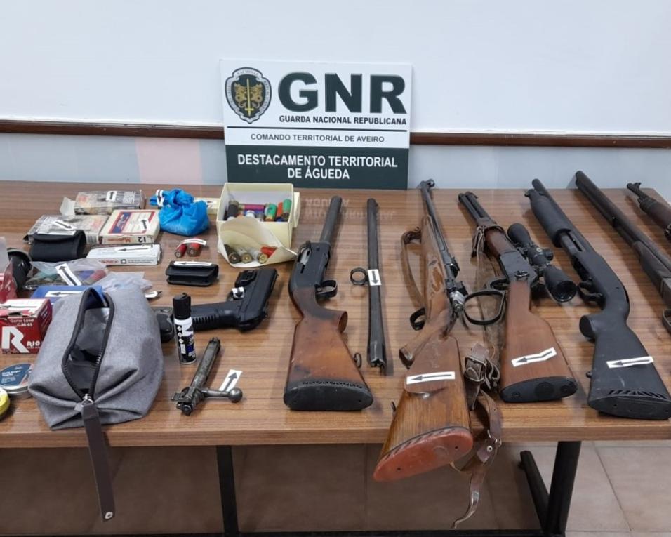 GNR de Albergaria-a-Velha: Detido por posse de armas proibidas.