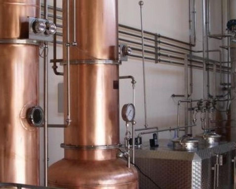 Destilaria de Anadia passa a produzir desinfetante. Destilaria de Anadia passa a produzir desinfetante.