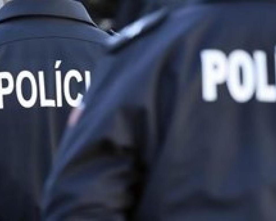 PJ: Homem detido pelos eventuais crimes de violação, lenocínio e devassa da vida privada.