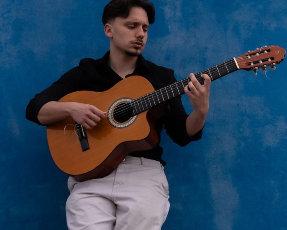 Dinis Mota lança novo single.