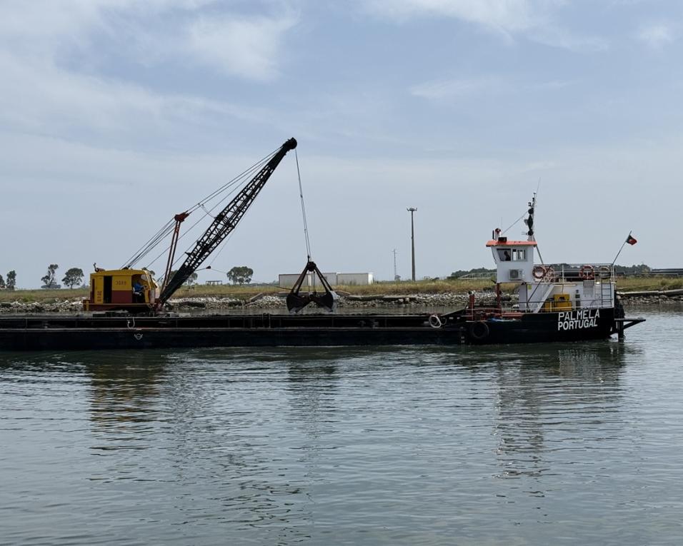 porto de aveiro segue com dragagens em zona portuária