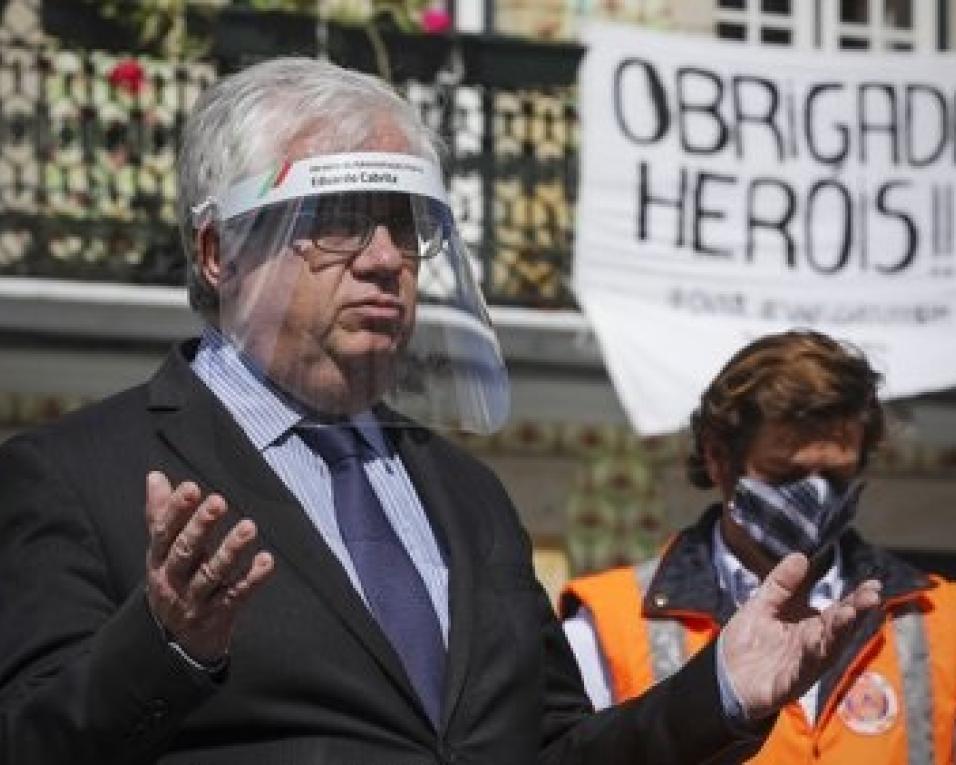 Covid-19: “Compromisso pessoal e uma forma de agradecer a todos os que foram heróis da batalha de Ovar. Agradecer a pessoas com quem aprendi muito - Eduardo Cabrita.