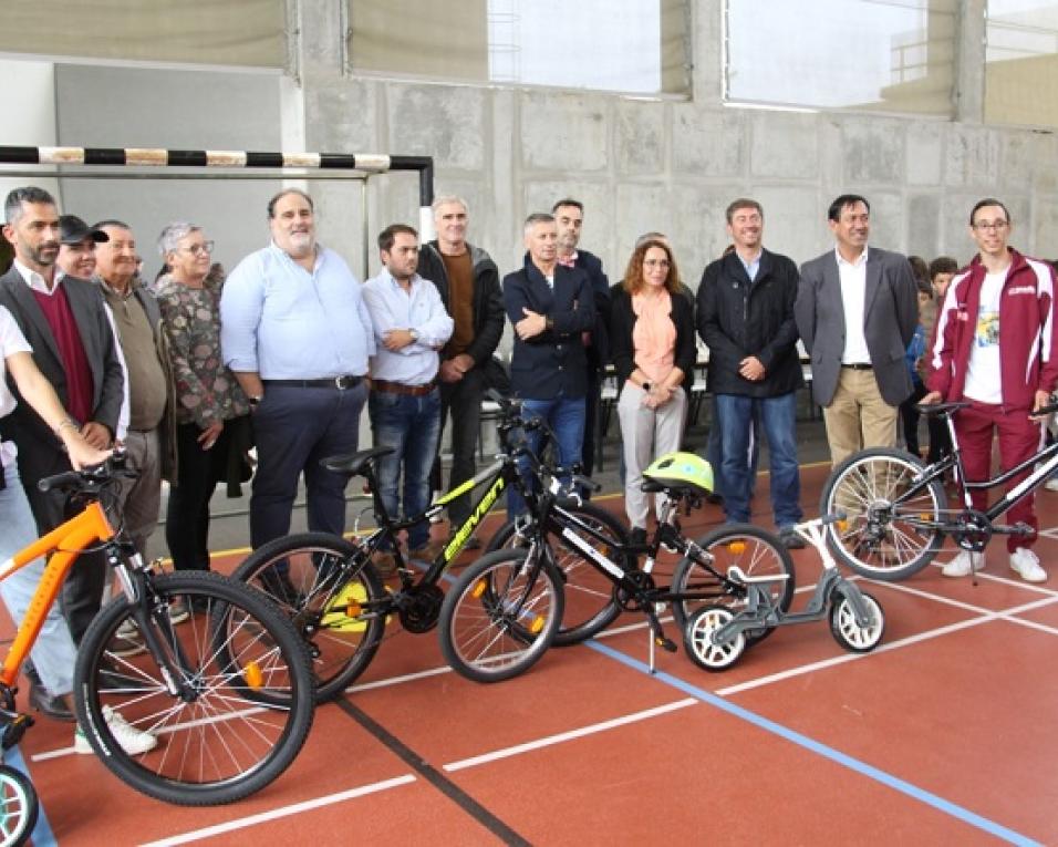 Anadia: Município entregou 35 bicicletas ao Agrupamento de Escolas.