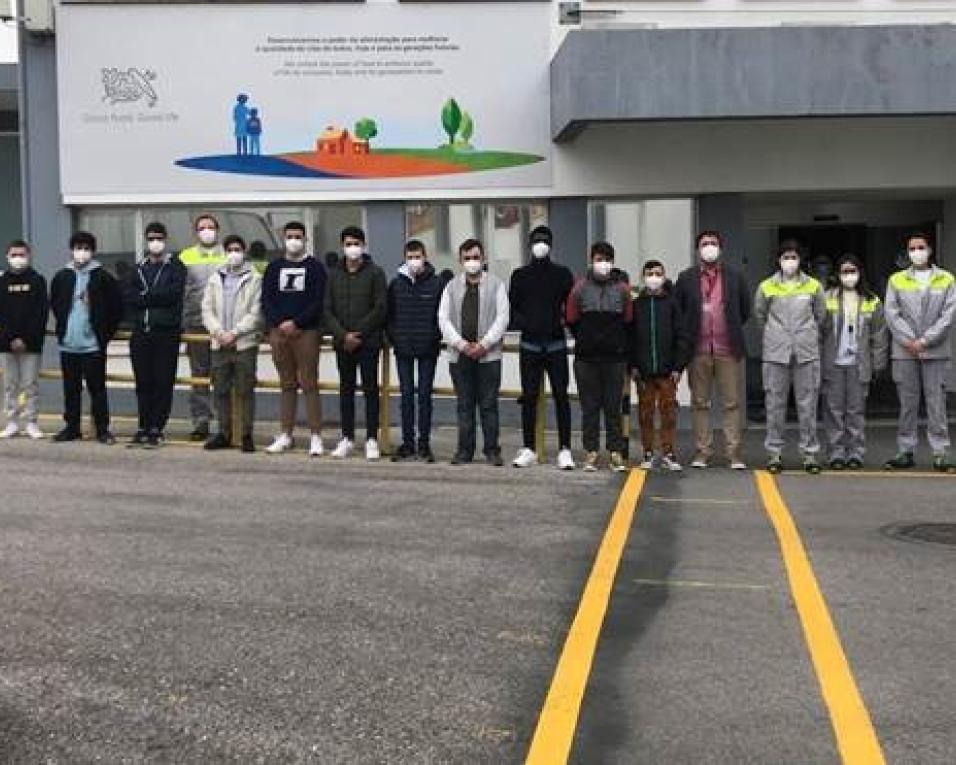 Escolas Profissionais retomam estágios em ambiente industrial.