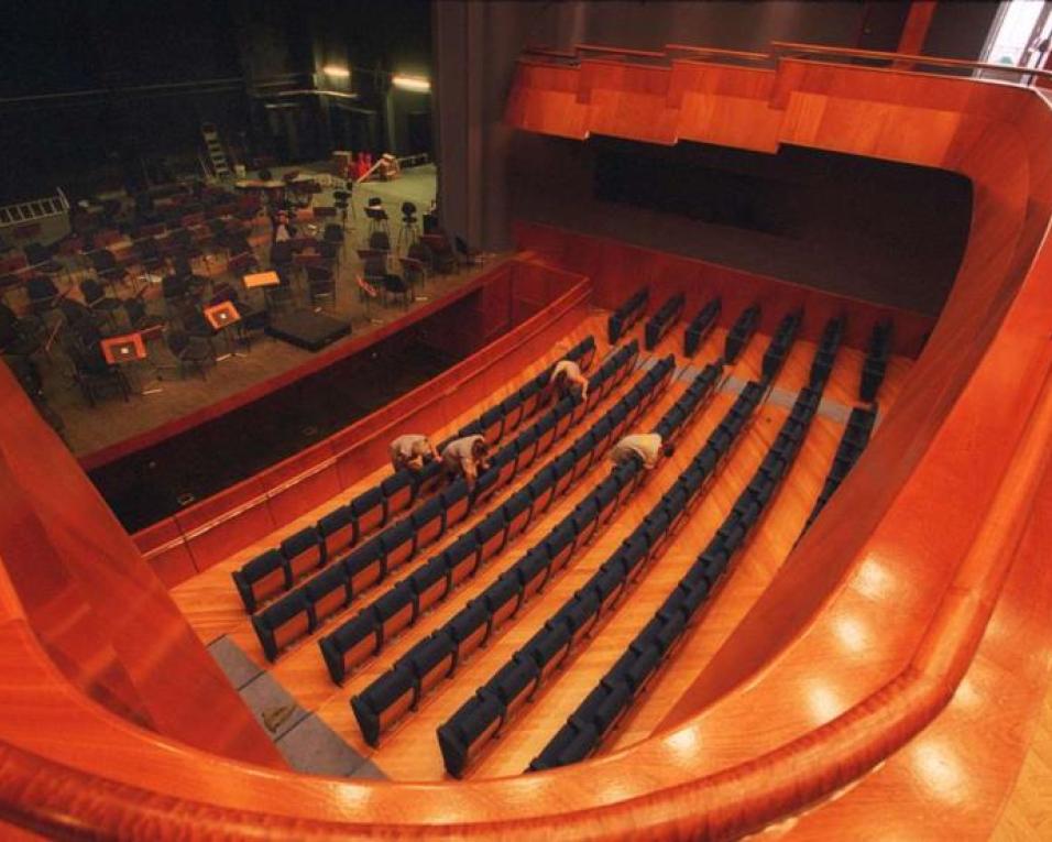 Teatro Aveirense em obras regressa à programação regular.