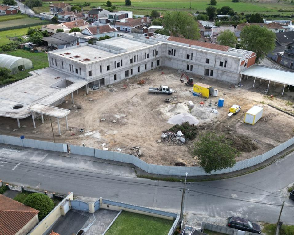 obra na escola do solposto foi retomada