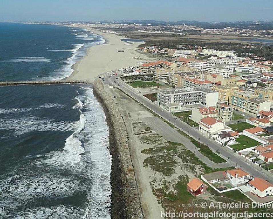 Trabalhadores das Misericórdias protestam em Esmoriz.