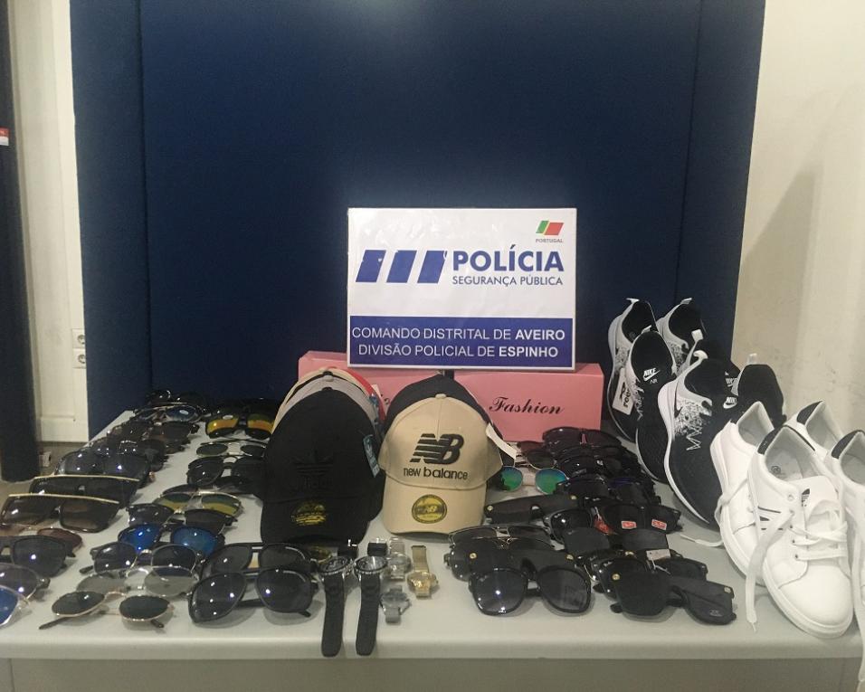 PSP de Espinho identificou vendedores ambulantes por suspeita de contrafação.