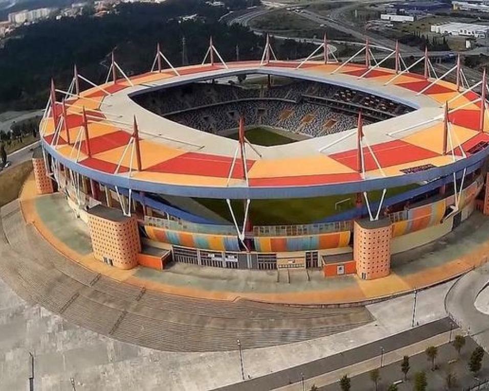 Aveiro: Reparação da cobertura do estádio pode custar 3 a 4 milhões de euros à autarquia.