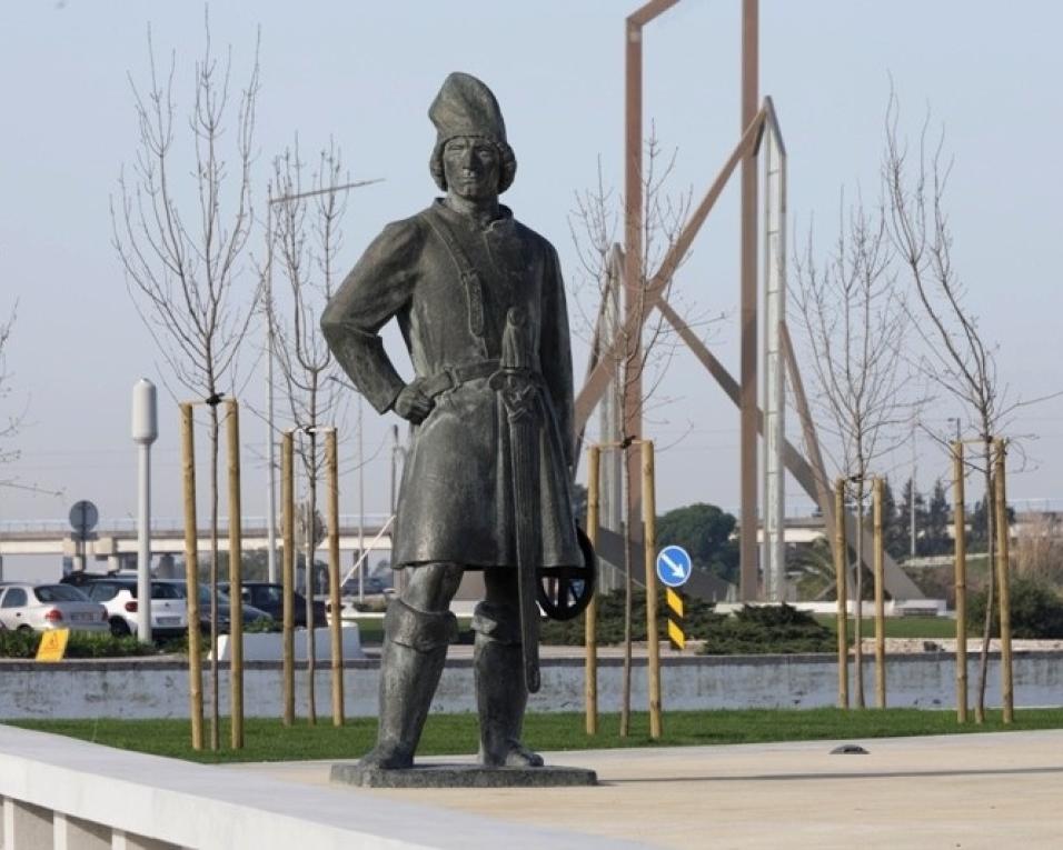 aveiro restaura estatua de joao afonso