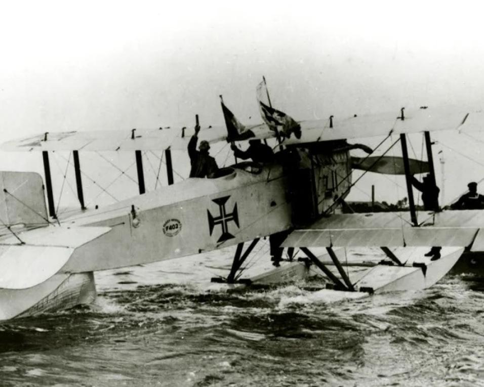 Aveiro celebra primeira travessia aérea do Atlântico.