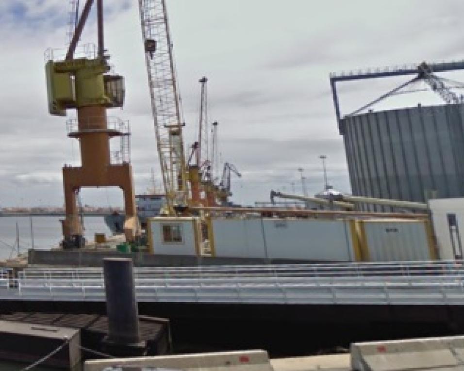 Plataforma de acesso ao ferry no Forte da Barra afundou. Travessias estão suspensas.