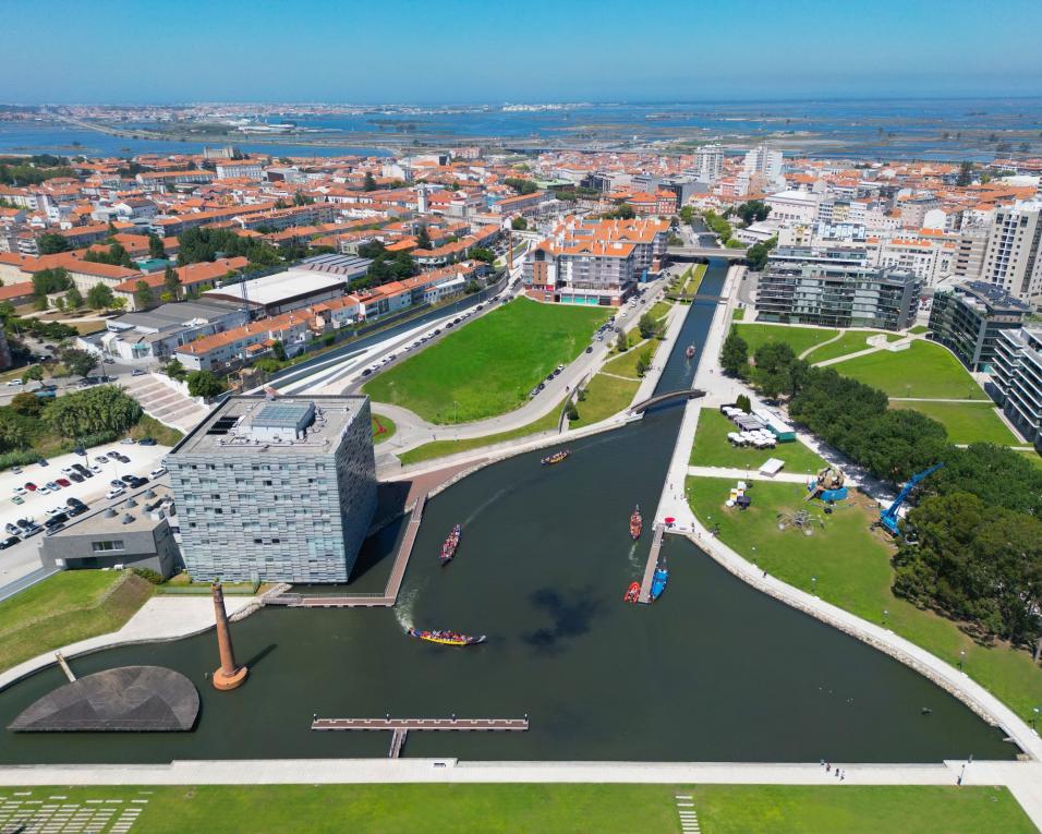 Câmara de Aveiro garante financiamento de 921 mil euros para o Bairro Comercial Digital de Aveiro.