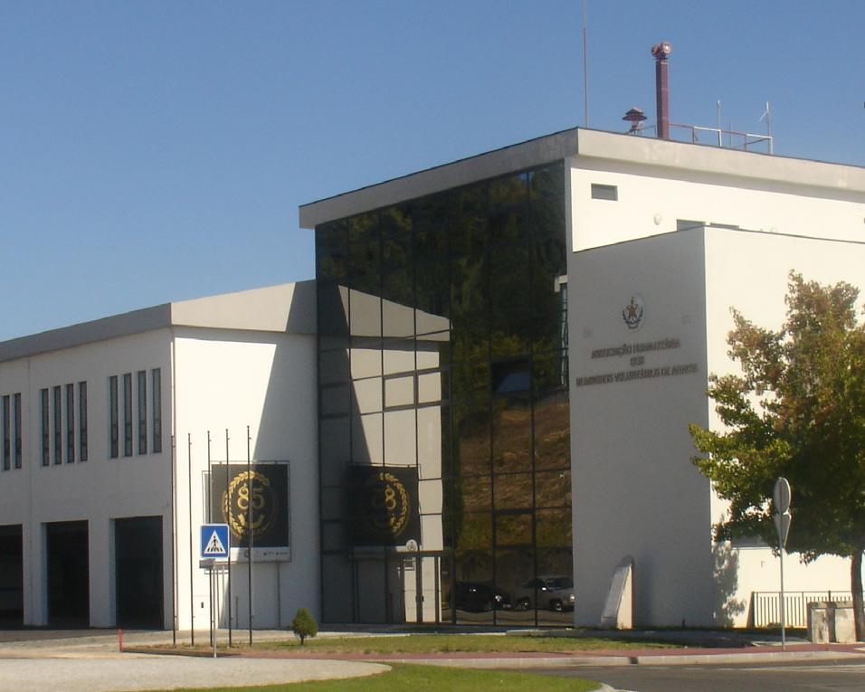 Município de Anadia apoia Bombeiros na aquisição de desfibrilhadores. Município de Anadia apoia Bombeiros na aquisição de desfibrilhadores.