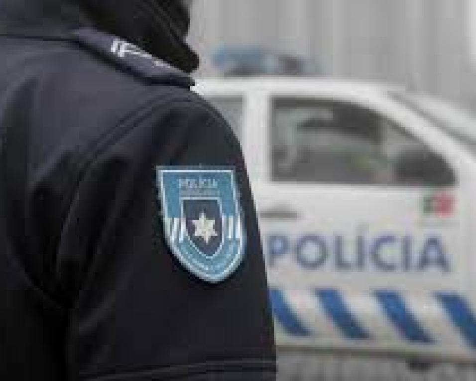 Quatro ladrões apanhados pela PSP depois de assaltos em Aveiro.