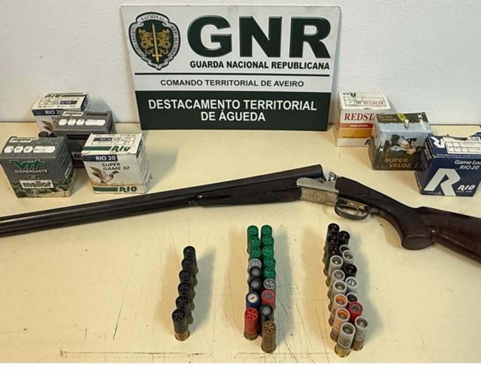 idoso identificado por posse de arma ilegal
